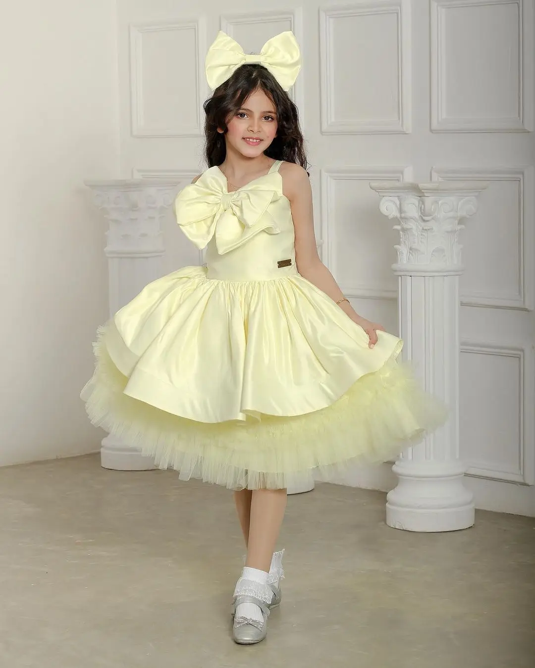 

Yelowe Bow Satin Flower Girl Dress Tulle Ryffles Sleeveless For Wedding Kids Birthday Party First Communion Ball Gowns