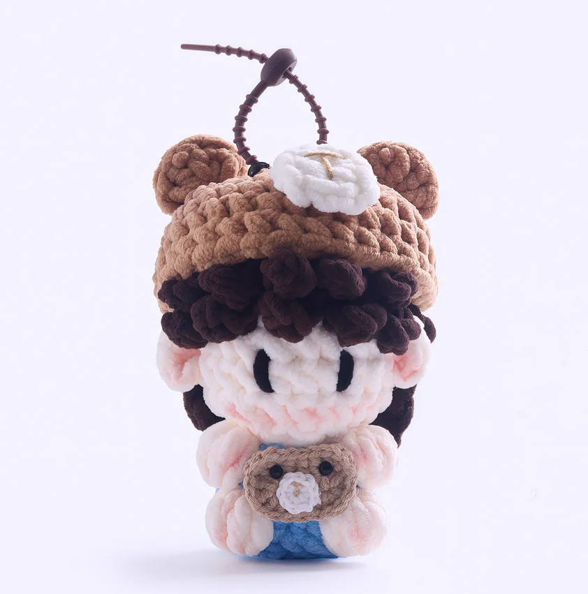 

Surrounding gifts hand-crocheted doll concert aid package pendant