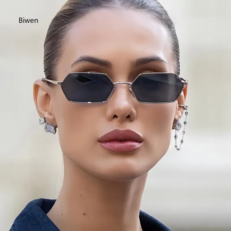 

New Personalized Small Frame Women Sunglasses Retro Square Sun Glasses Fashion Men Street Photography Eyeglasses gafas