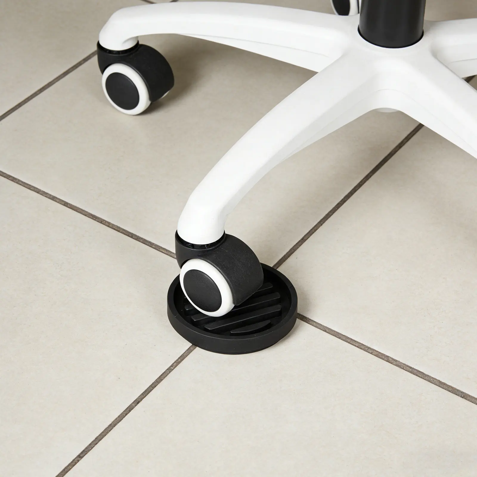 

Комплект из 4 круглых резиновых накладок для мебели, противоскользящие подкладки для колесиков стульев, ножек диванов и табуретов, защита пола для паркета, плитки, ковровых покрытий