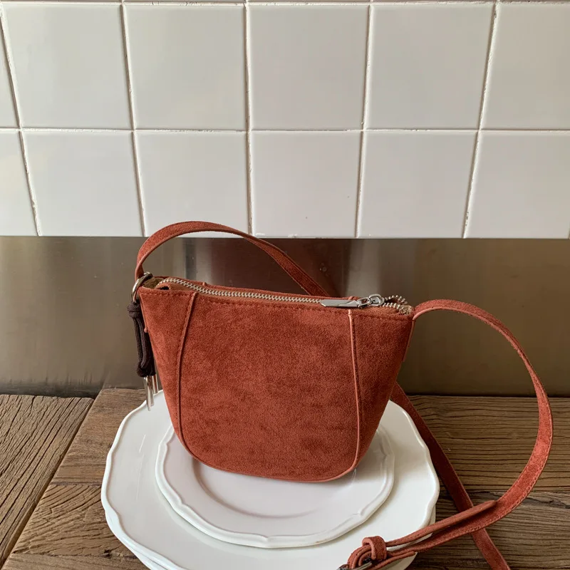 

Fashionable and Unique Design Women's Soft PU Leather Dumpling Bag 2026 Autumn New High-End Crossbody Bag Retro Commuting Bag