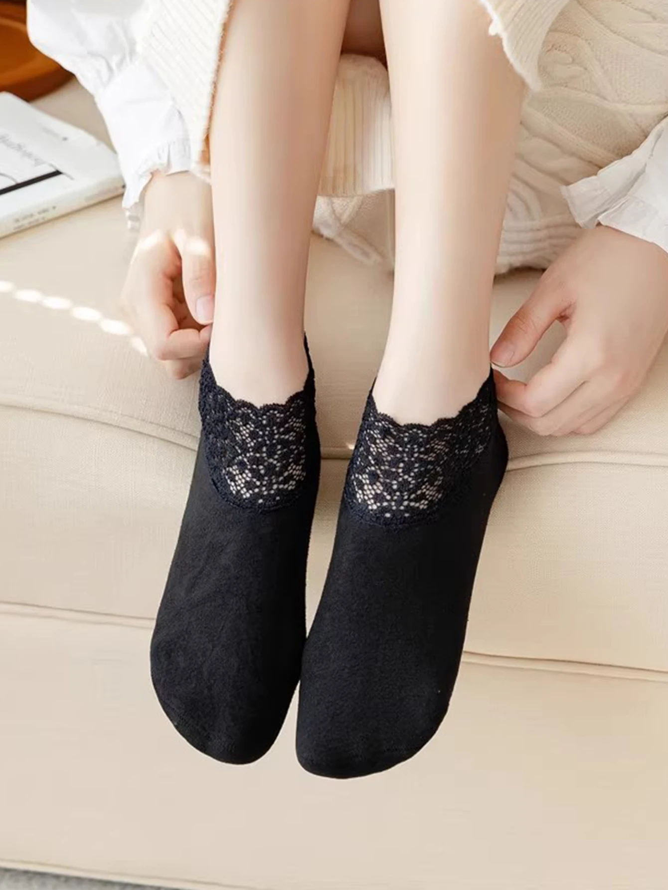 Calzini termici da donna a tubo basso in pizzo Calzini da pavimento per la casa caldi e spessi vintage carini e spessi Calzini antiscivolo per l'autunno inverno
