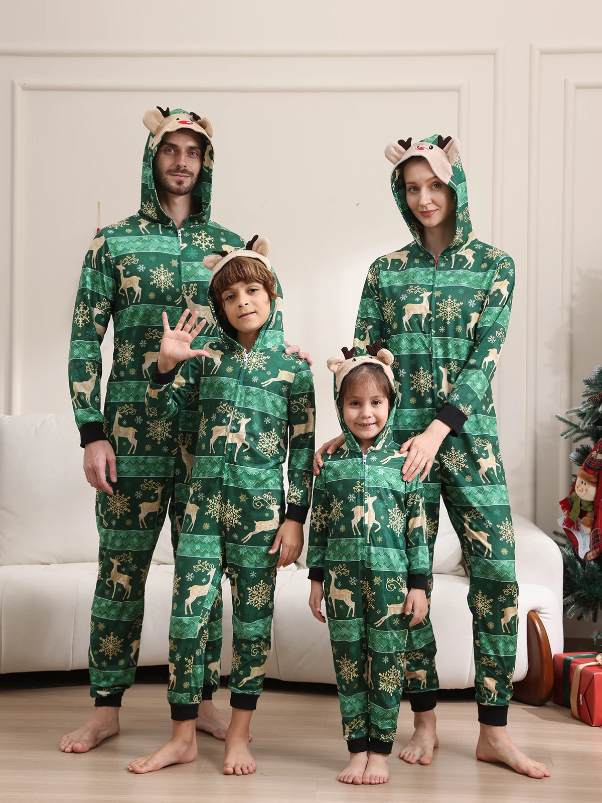 Fashion Christmas Family Pyjamas 2024 Xmas Cartoon Print Hooded Onesie Mother Kids Family Matching Outfits Holidays Baby Clothes