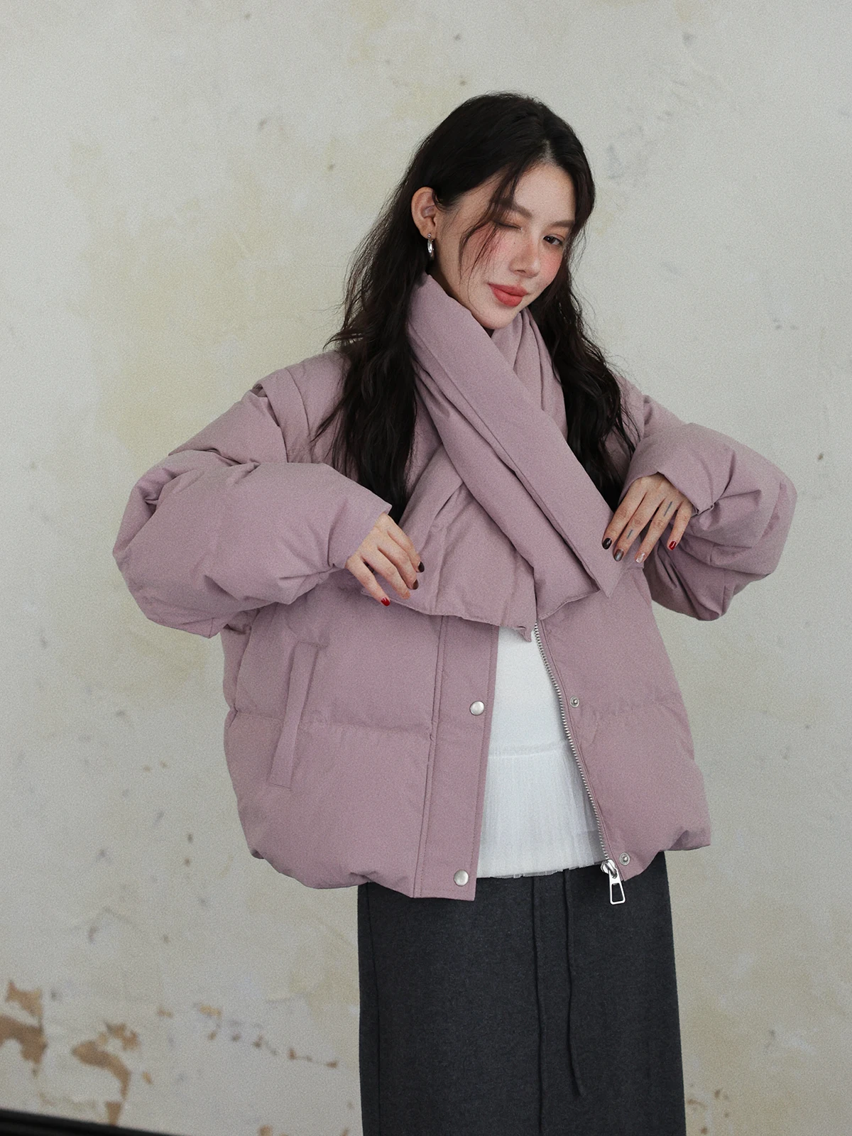 جاكيت نسائي منفوخ بتصميم DR قابل للفصل وقابل للارتداء بطريقتين مع وشاح، 90% ريش، فضفاض، عصري للشتاء