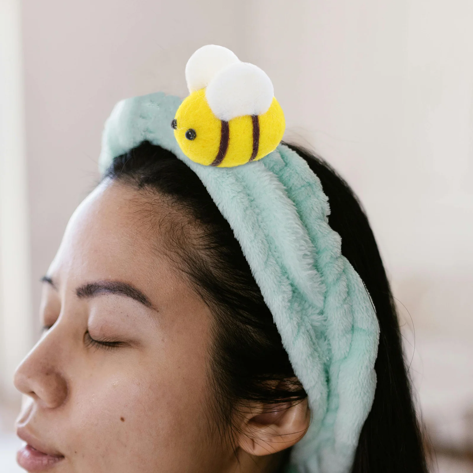 

6Pcs Mini Wool Felt Bees Soft Handmade Craft Material for Hats DIY Ornament Shower Decoration Bumblebee Theme