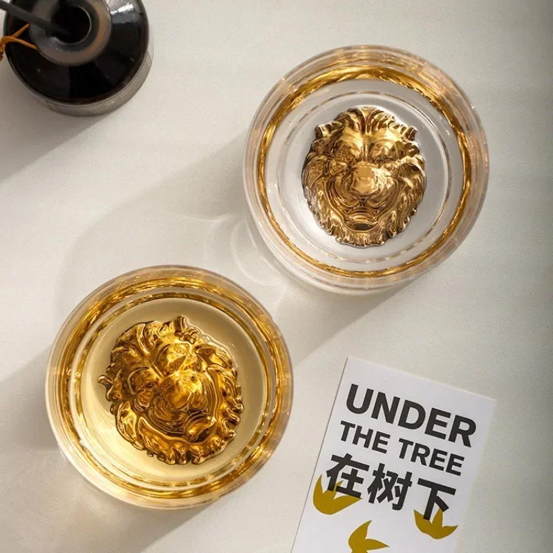 

Бокал для виски, креативный хрустальный бокал с золотым дном и львом, мужской легкий роскошный поясной прочный бокал для вина Z2F0H7