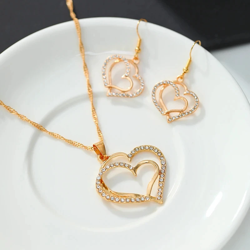 Set da 3 pezzi Set di gioielli a forma di cuore di orecchini Collana con ciondolo per donna Set di gioielli a doppio cuore con strass di moda squisita