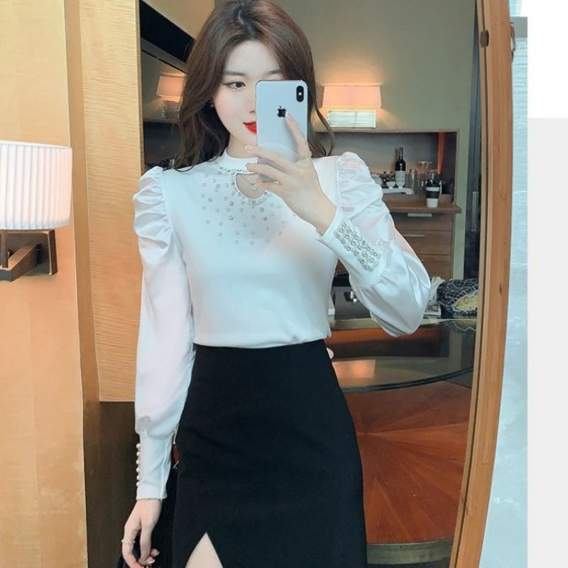 

Новая бежевая блузка-футболка с бисером, ажурными вставками и рукавами-фонариками для миниатюрных женщин, облегающая, с эффектом пышности