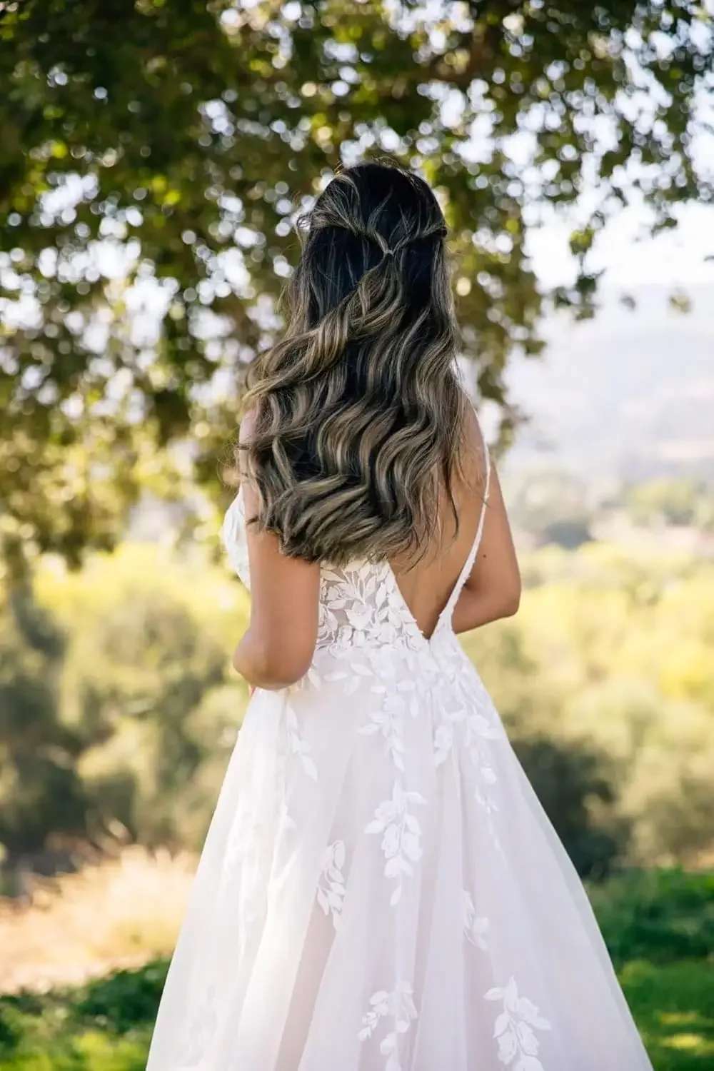 Gaun Pengantin A-Line Sederhana Tulle Gaun Pengantin Sederhana Gaun Pengantin Renda Kerah V untuk Wanita dengan Kereta Api Ukuran Besar 2025