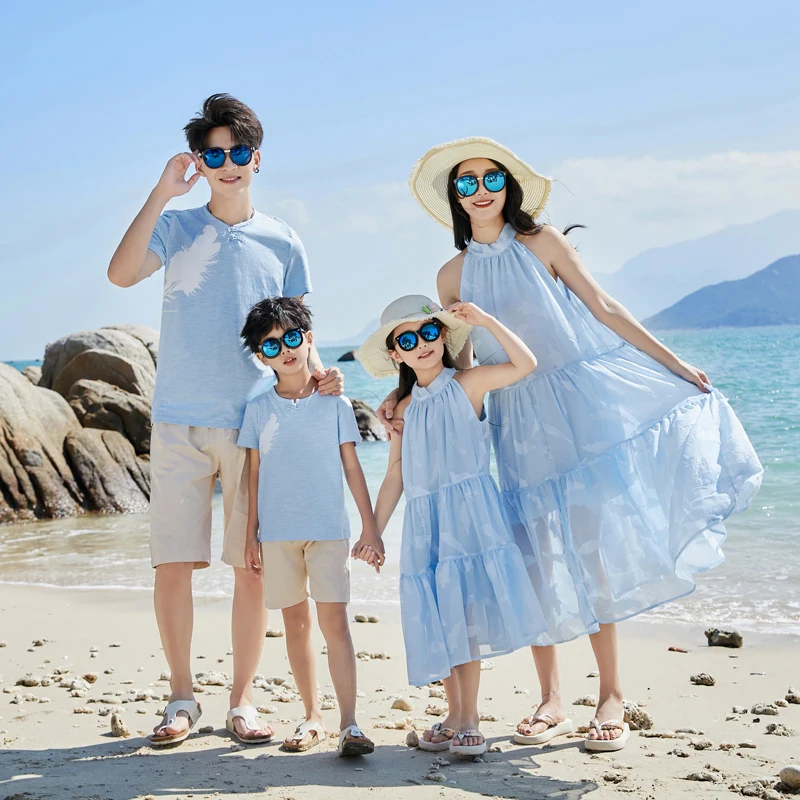 

Vacation Look Family Matching Clothes Resorts Mom Daughter Blue Dresses Holidays Dad and Son Tops Shorts Two Piece Sets Outfits