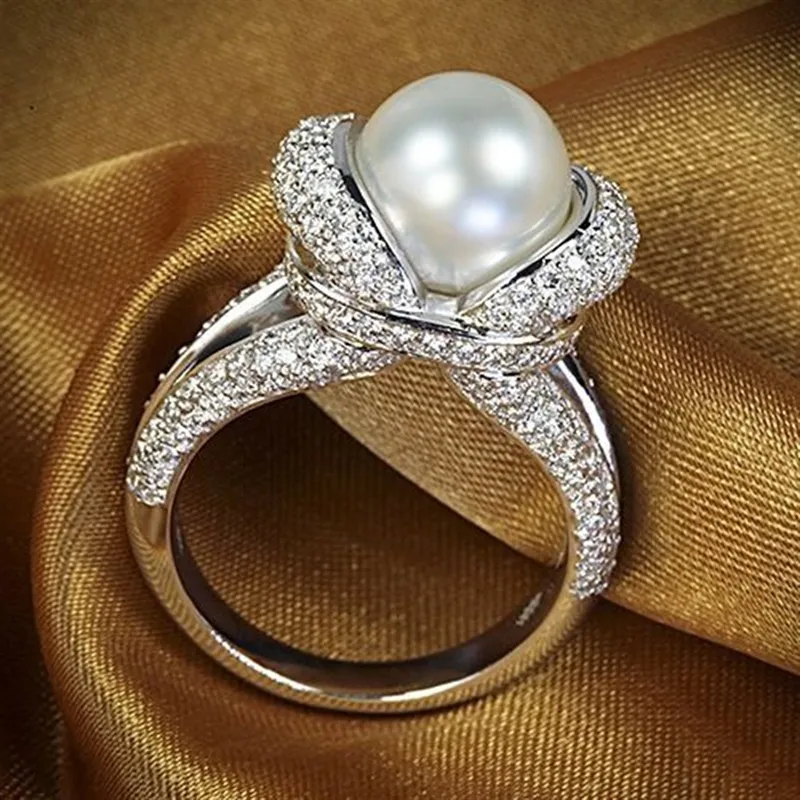 Huitan – magnifique bague en perles simulées pour femmes, bijoux de fiançailles de luxe avec zircone cubique brillante, cadeau élégant