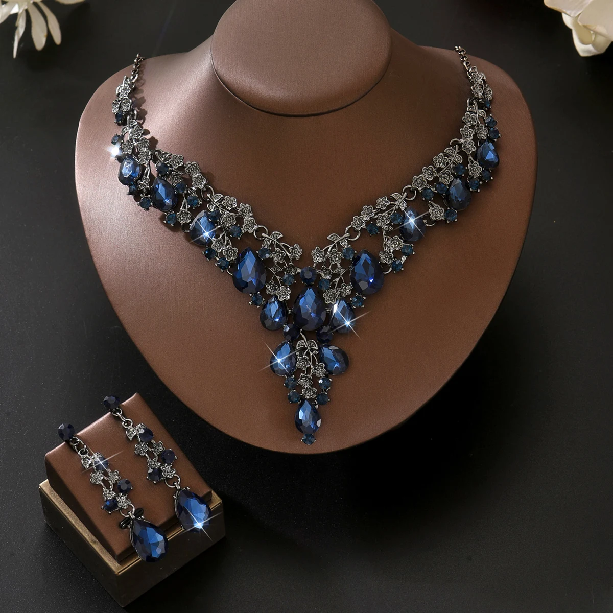 Edles Brautkleid mit Diamantbesatz, Prunkvolle Halskette, Ohrring-Set, Beliebtes Geschenk-Accessoire für Mädchen – Detail 14