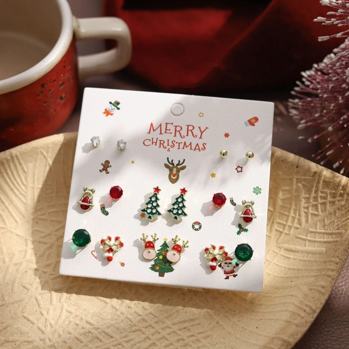 6/8 Paar kleine Ohrstecker mit Weihnachtsbaum-, Weihnachtsmann-, Hirsch-, Zuckerstangen- und Herz-Motiven für Damen, schöne Stern-, Schleifen- und Glocken-Ohrringe, Partyschmuck – Detail 24