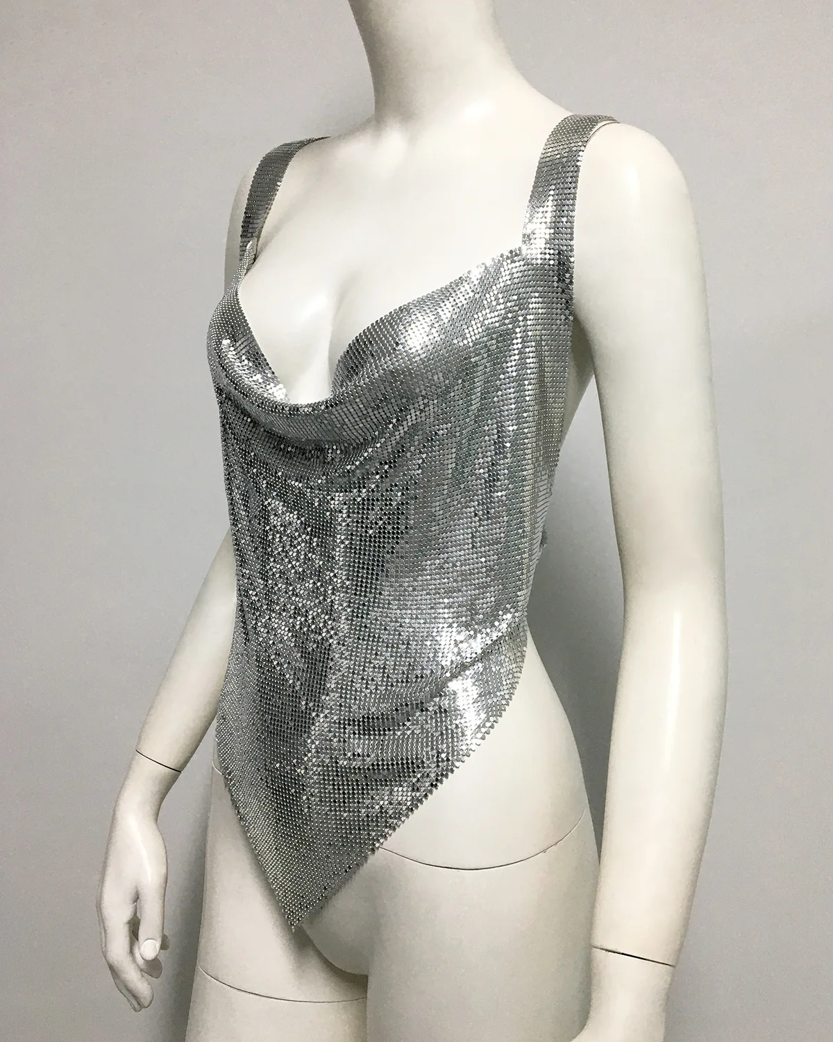 Canotta da festa con paillettes in metallo lucido per le donne Sexy scollo a V profondo Backless al largo della spalla Canotta Rave Nightclub Crop Top 2024 Nuovo