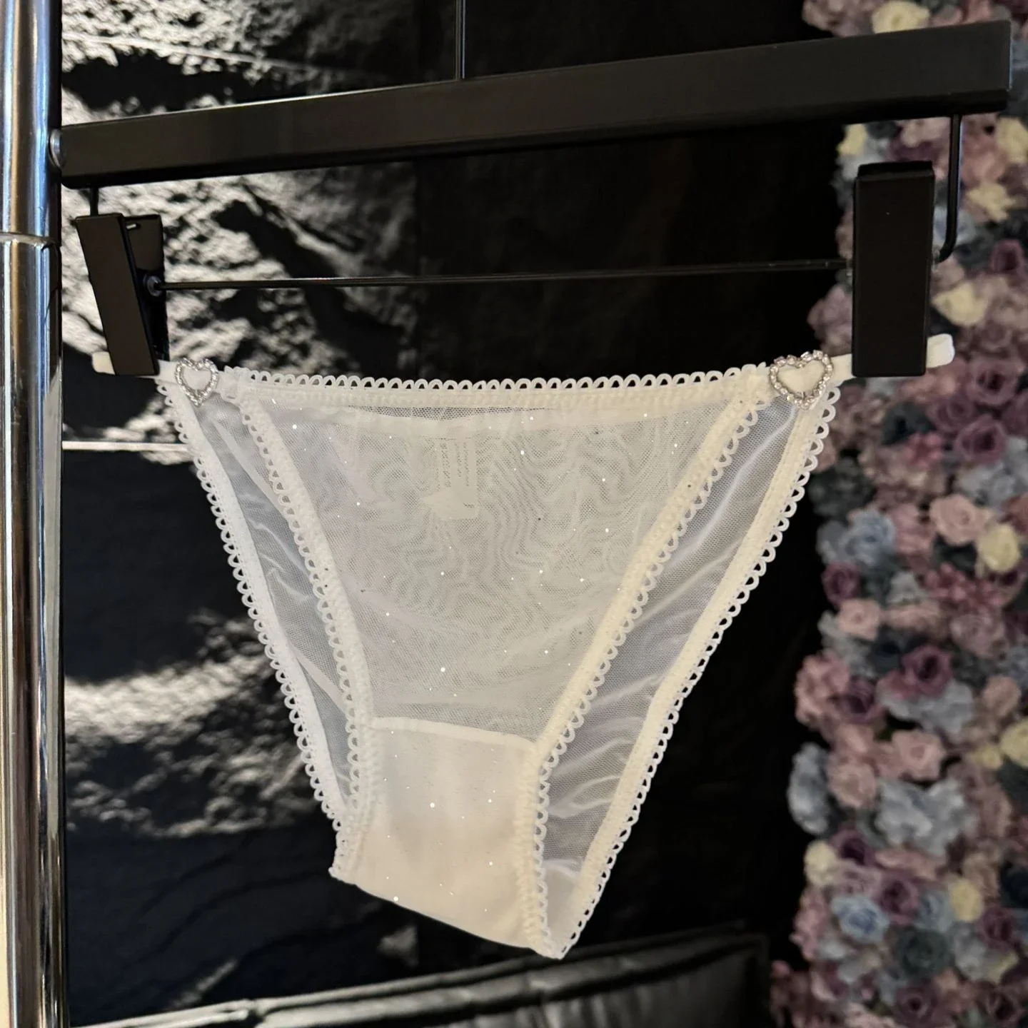 

Уникальный дизайн, сексуальное женское нижнее белье со стразами в форме сердца, сетчатые прозрачные трусики с низкой талией, хлопковые трусы с промежностью, стринги