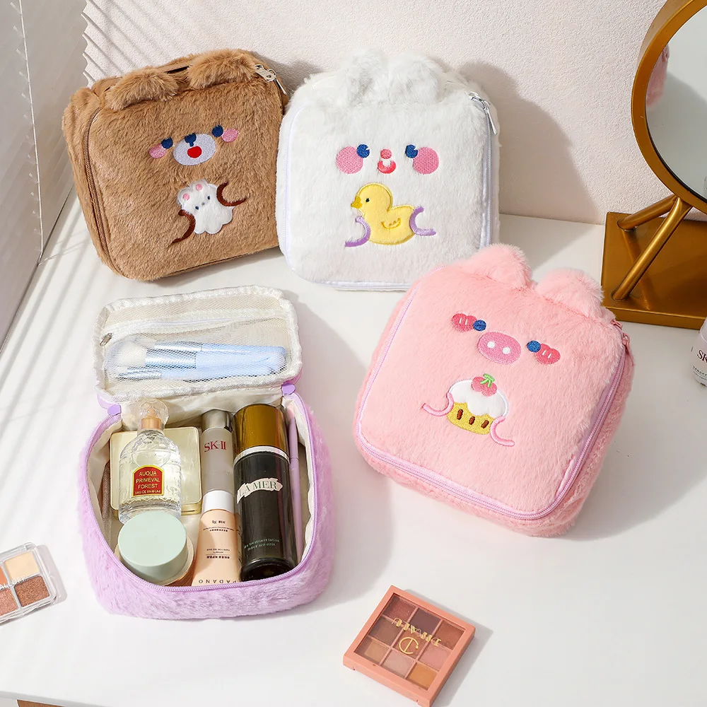 Kawaii Animal Women Makeup Bag Girl Plush Square borsa da viaggio portatile di grande capacità per articoli da toeletta