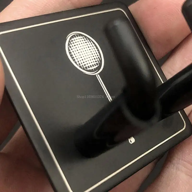 

Настенная стойка для ракеток Вертикальный держатель дисплея Металлический подвесной крючок Держатель ракетки для бадминтона