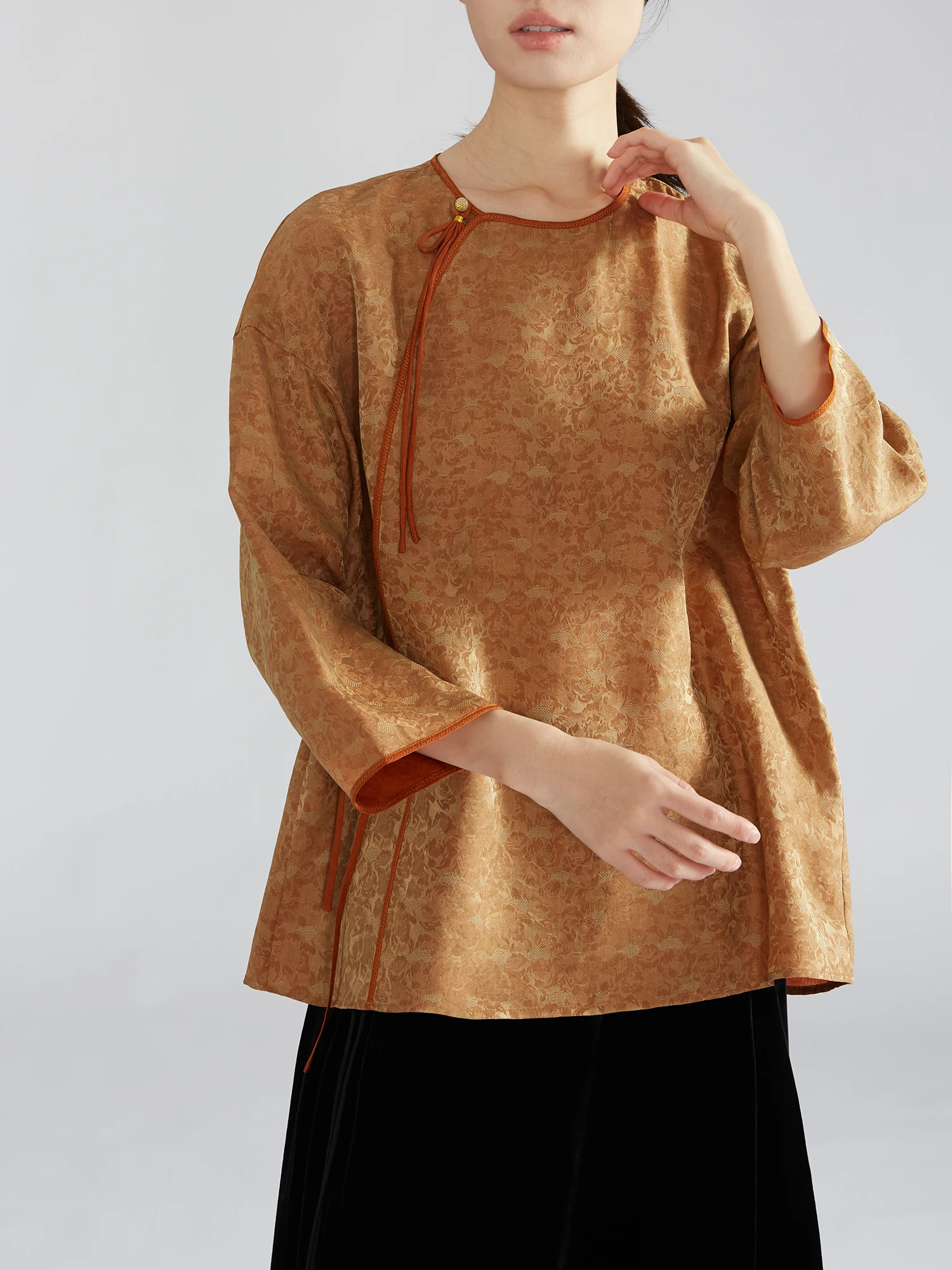 100% Natural Mulberry Silk Twisted Luo Jacquard Red Cloud Yarn Women's Fashionable Round Neck Three Quarter Sleeve Shirt