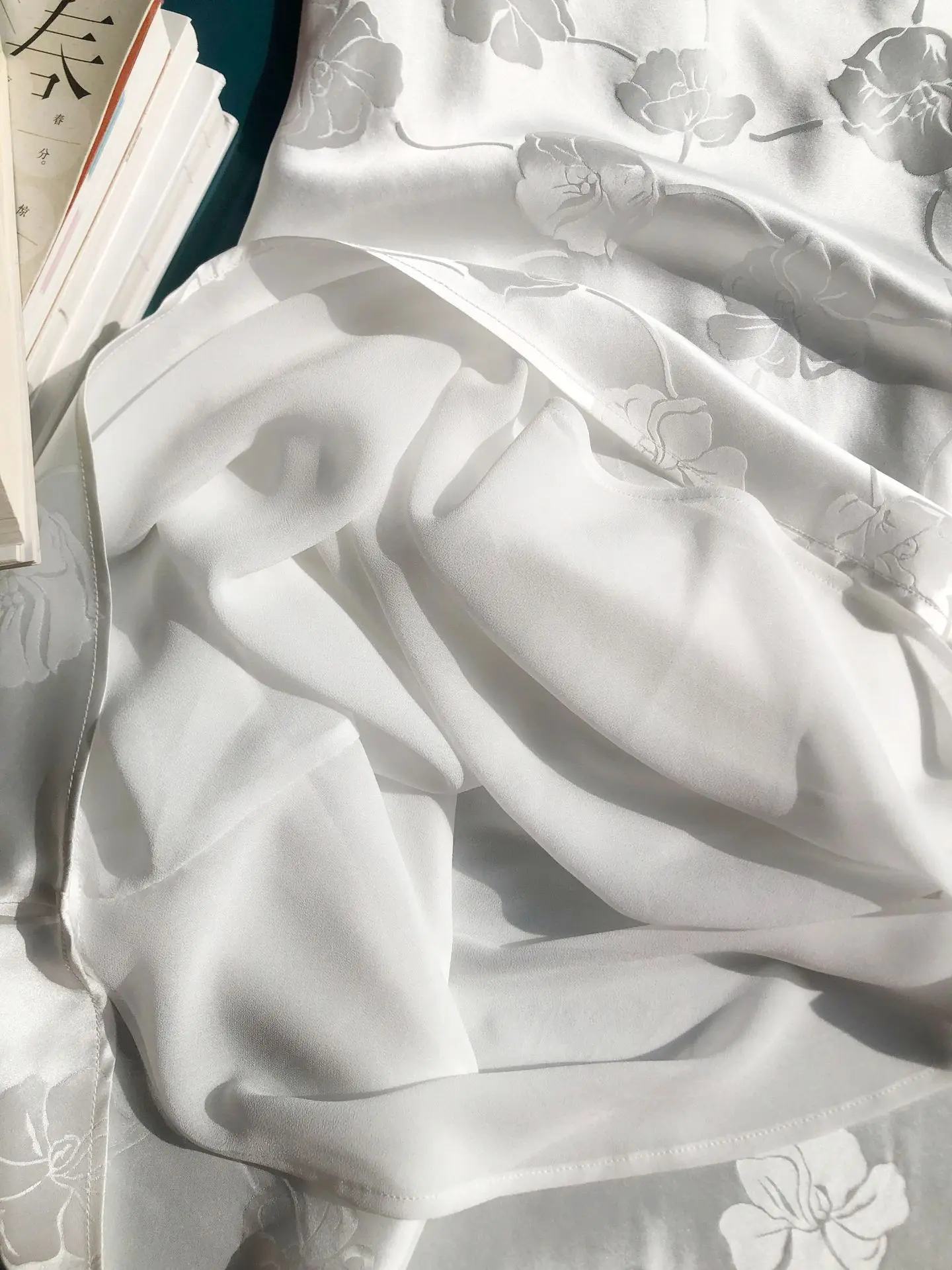 ผู้หญิงดอกไม้ Jacquard สลิง Robe Backless V คอแขนกุดเอวสูง Elegant Slim 100% ผ้าไหม Maxi ชุด