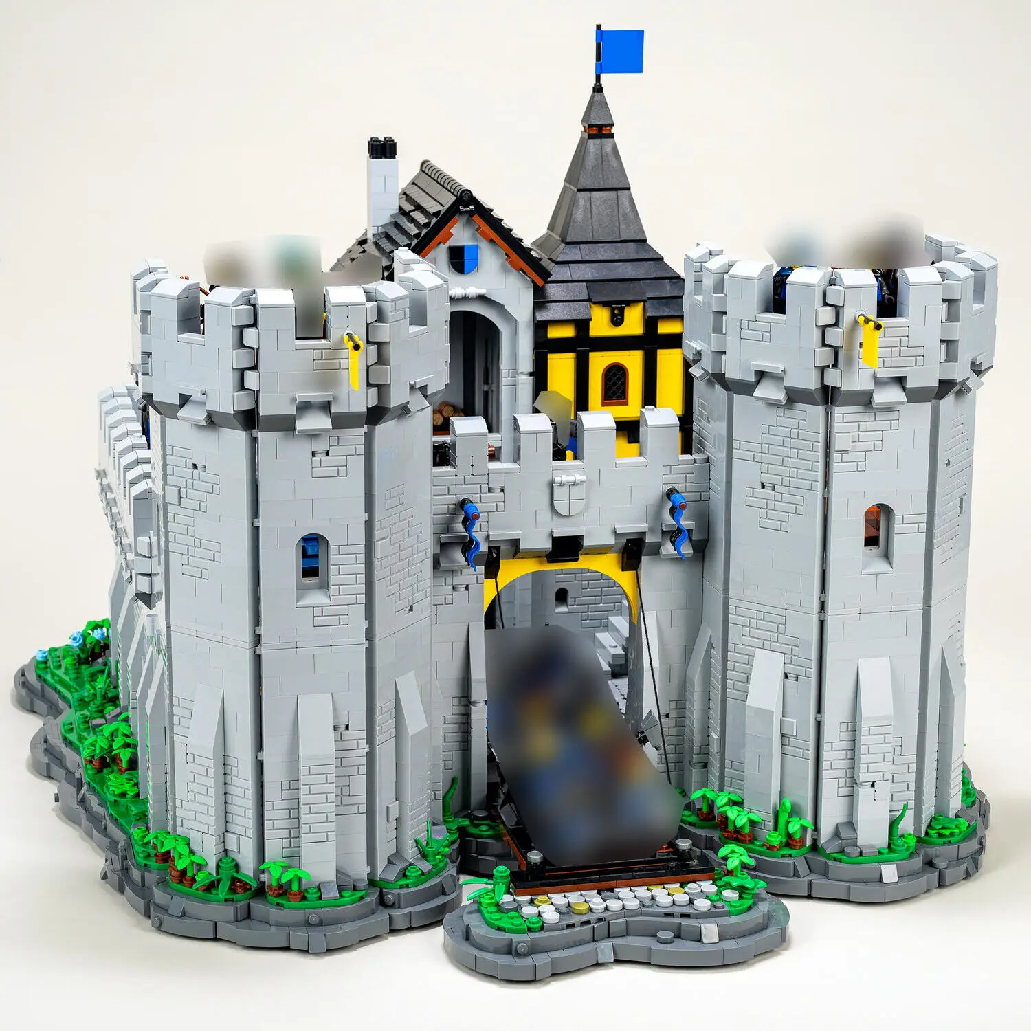 Classic Castle with Detailed Exteriors & Interiors 10913 Pieces MOC