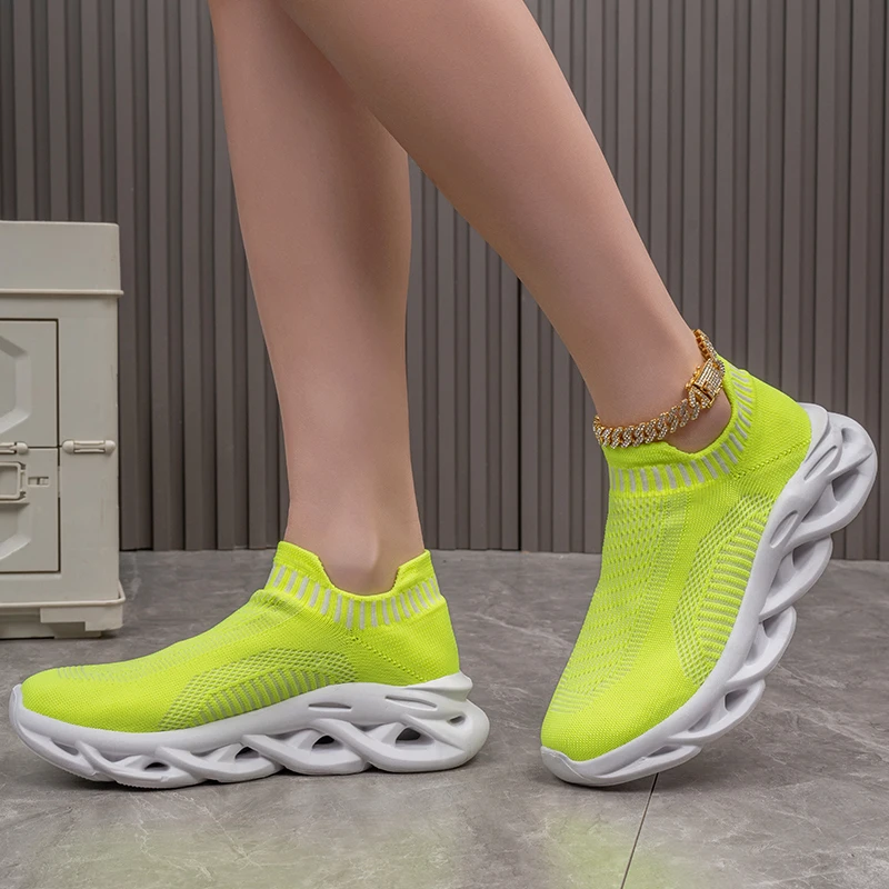 أحذية الجري النسائية YRZL أحذية رياضية نسائية خفيفة الوزن قابلة للتنفس وغير قابلة للانزلاق أحذية المشي أحذية تنس رياضية عصرية