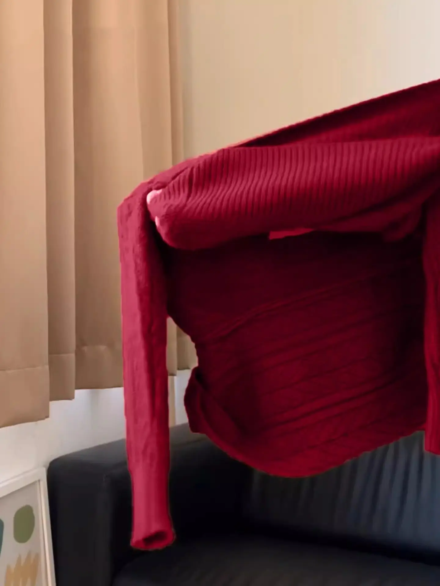 

Женские пуловеры из Италии: силуэт «русалка», приталенный крой, расклешенная нижняя часть, эффектный дизайн, выразительный стиль.