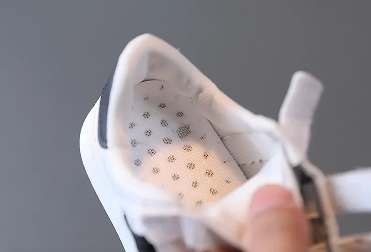 Kindersneaker, modisches Design, weiße, rutschfeste Freizeitschuhe für Jungen und Mädchen, atmungsaktive Sneaker, Schuhe für Kleinkinder und Schüler, Outdoor-Schuhe. – Detail 7