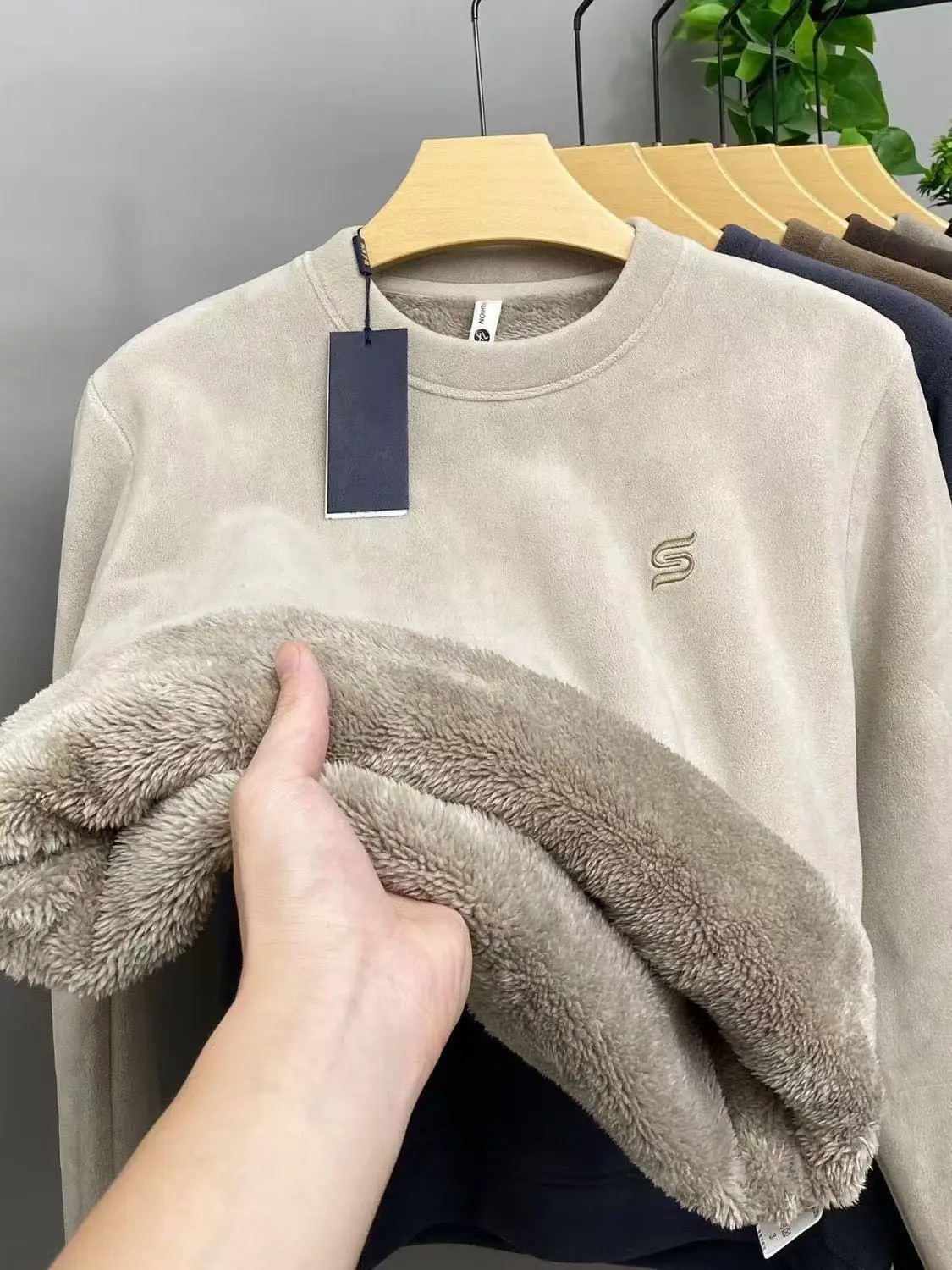 Men's round Neck Fleece Lined Sweatshirt Embroidered Thick Warm Inner Layer Hoodie Casual Comfortable Autumn Winter New Style