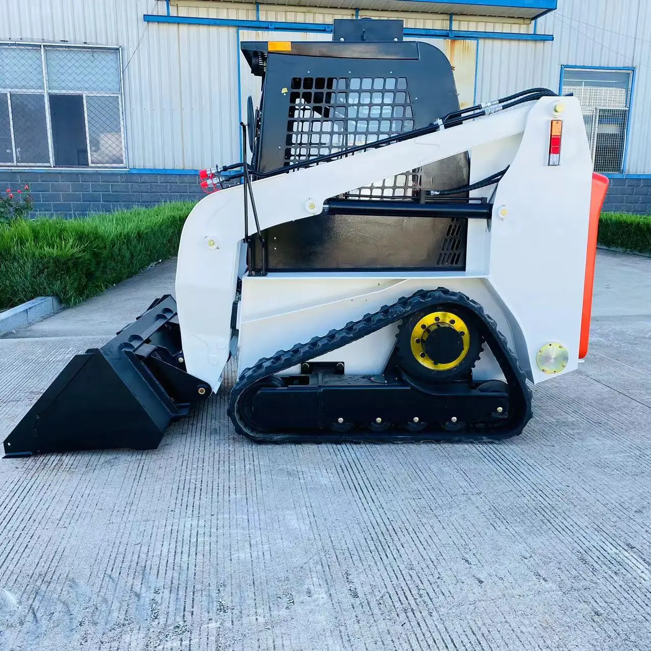 Agricultural Service Machinery Skid Steer Loader Interchangeable Tools For Manure Handling And Land Levelling Works