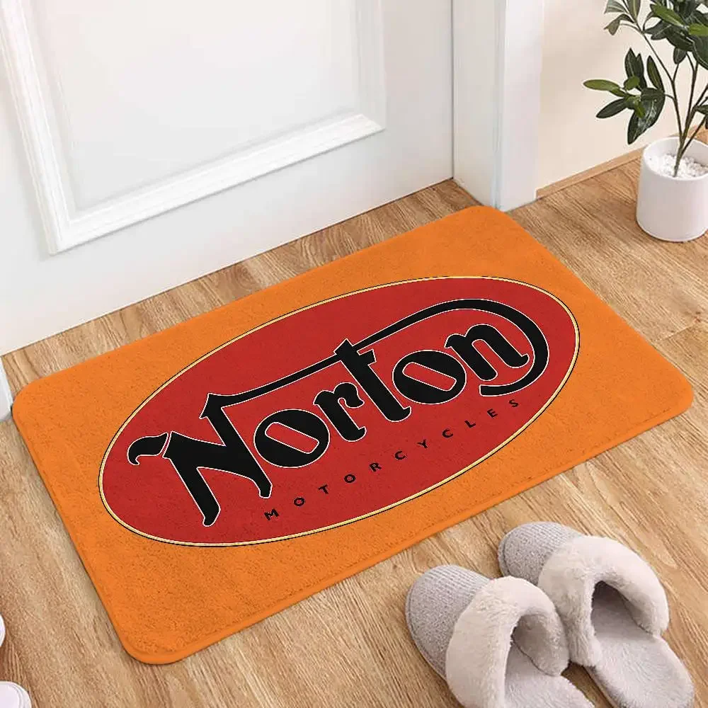 N-NORTONS دراجة نارية شعار الكلمة حصيرة الحمام ماصة حصيرة بسيطة باب الأوساخ مقاومة حصيرة المنزل المطبخ حصيرة القدم حصيرة دخول حصيرة