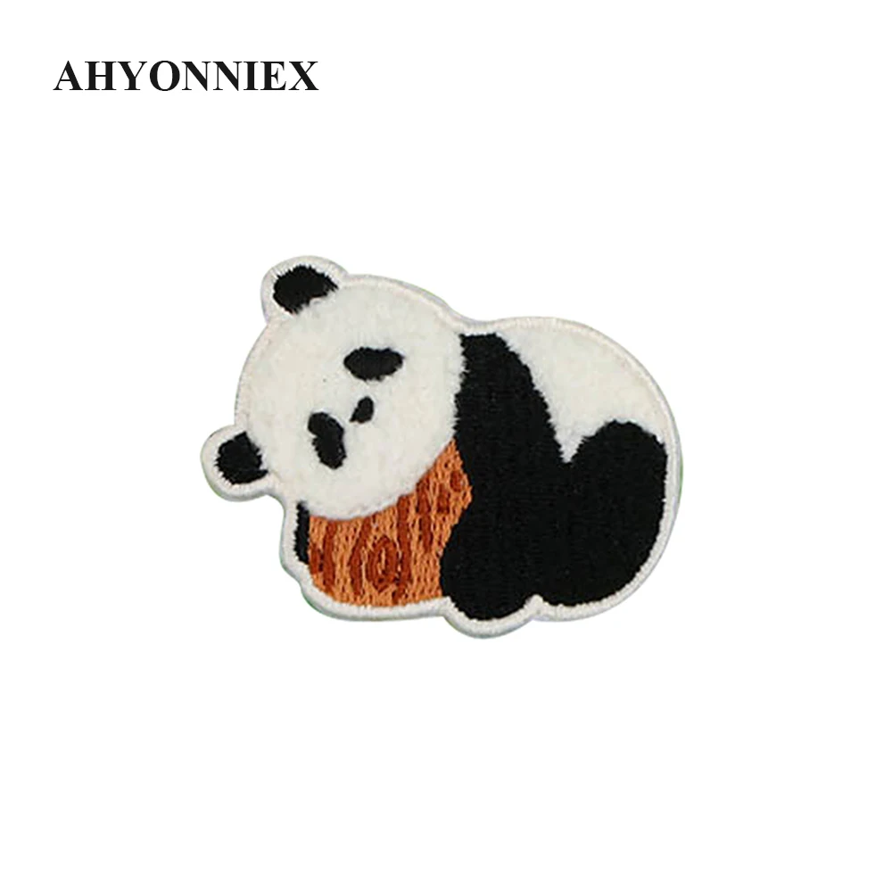 1 pezzo Panda Pattern panno Patch Stick su abbigliamento decorativo pantaloni autoadesivi fori adesivi ricamo