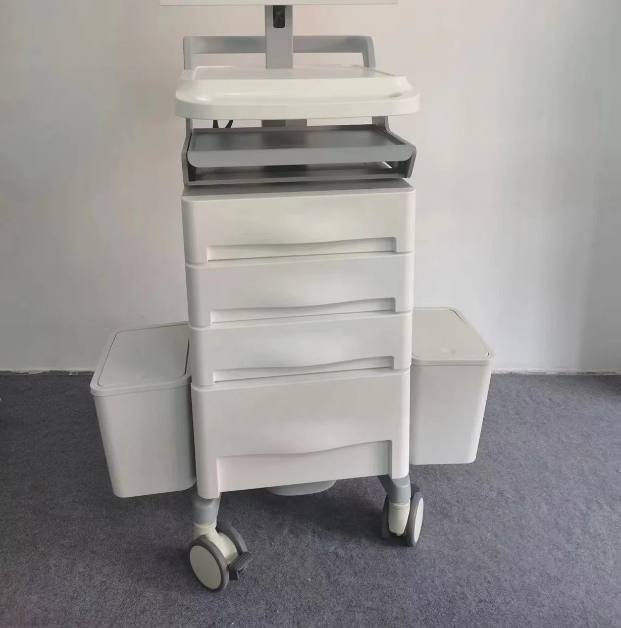 Large storage space mobile cart