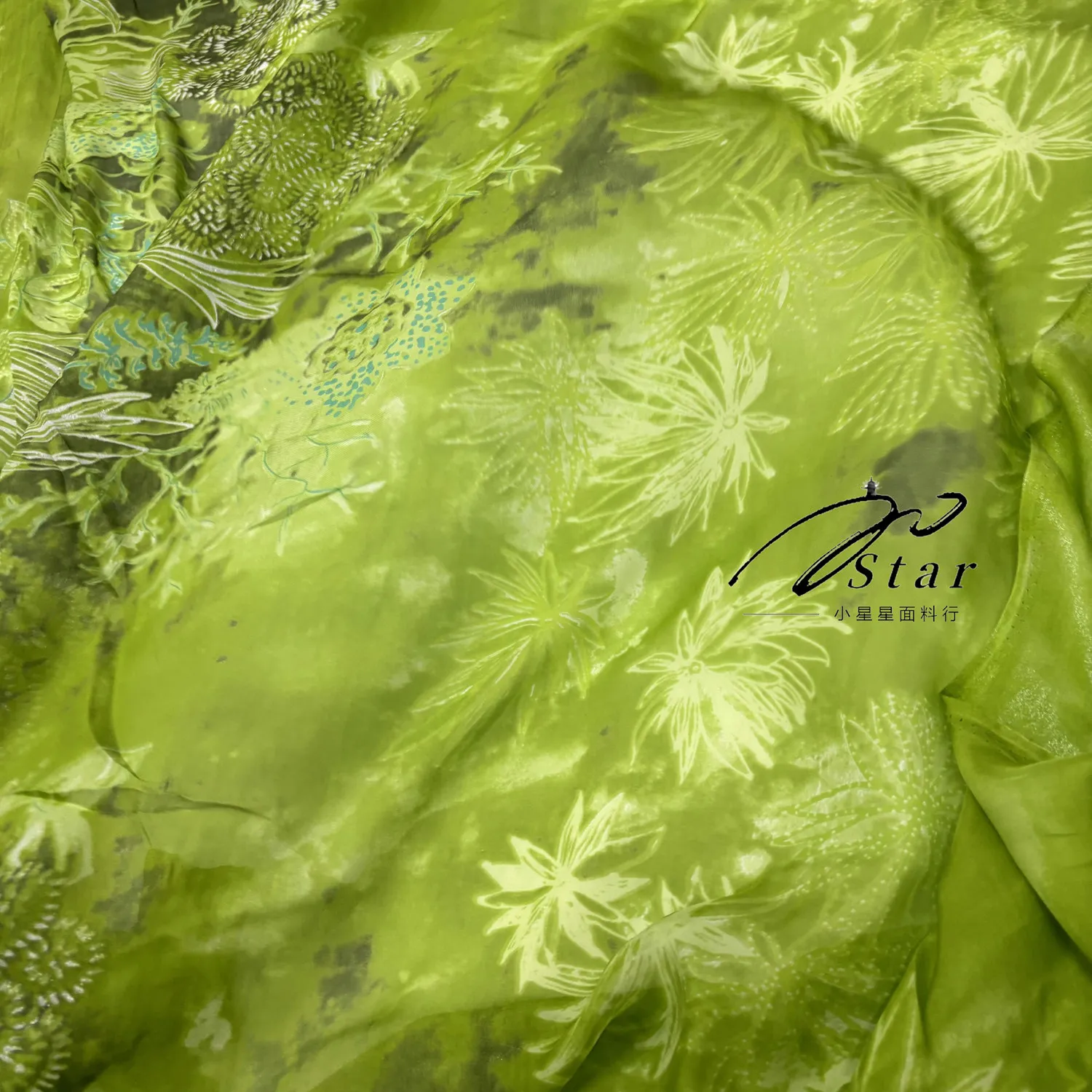 Soft and Slightly Transparent Green Gilded Silk Chiffon Silkworm Silk Satin Fabric Silk Scarf Shawl Fabric