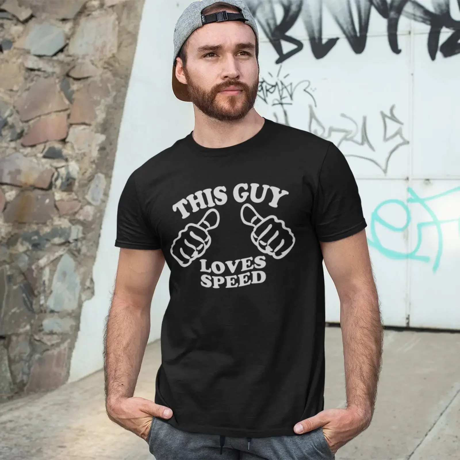 Camiseta con estampado gráfico de moda, cómoda y con efecto lavado vintage, con temática de Drogen Autos Fahrrad Motorräder Amphetamin Punk Rennen, estilo 'This Guy Loves Speed'.