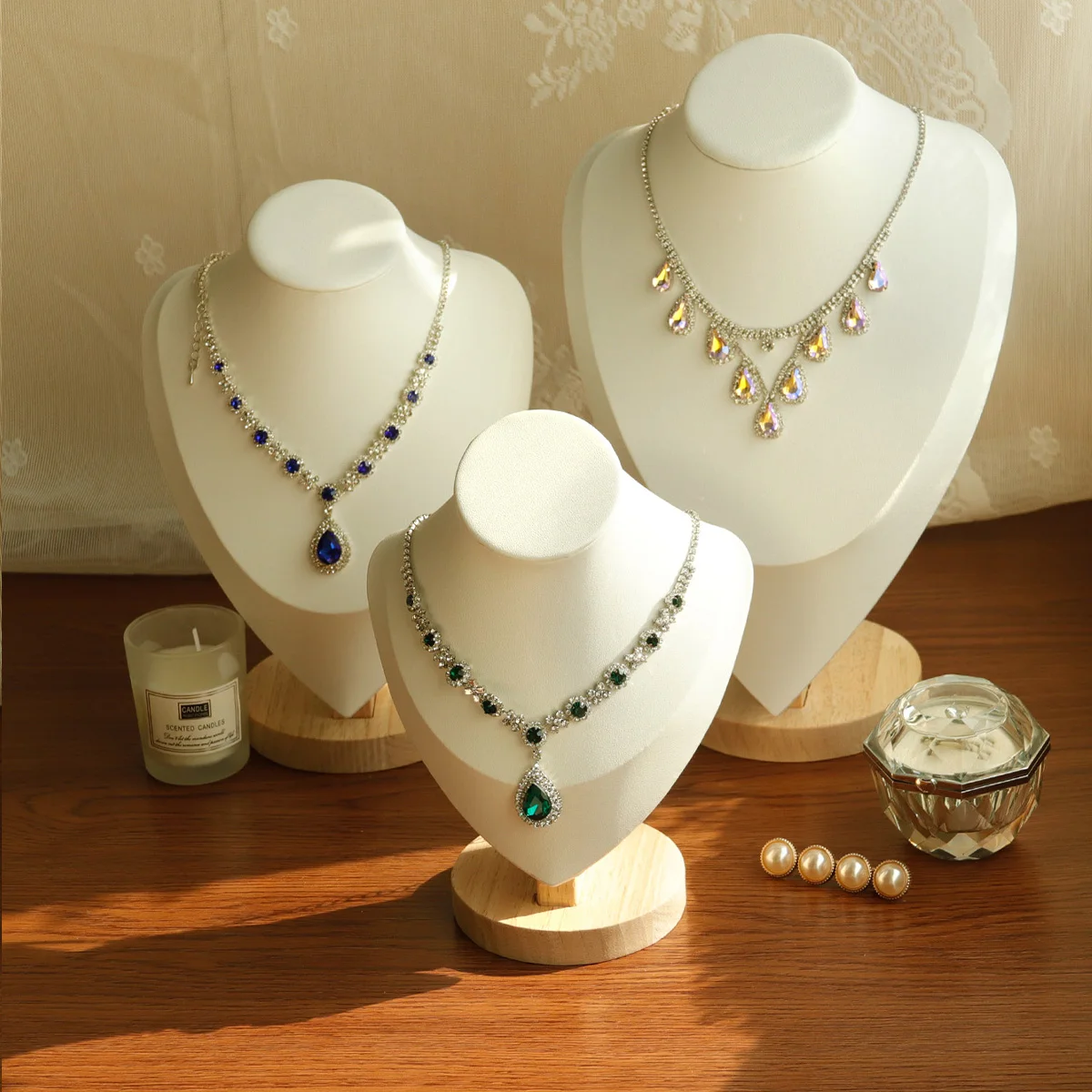 High Quality Model Bust Show Exhibitor Leather Jewelry Display Necklace Pendants Mannequin Jewelry Stand Organizer