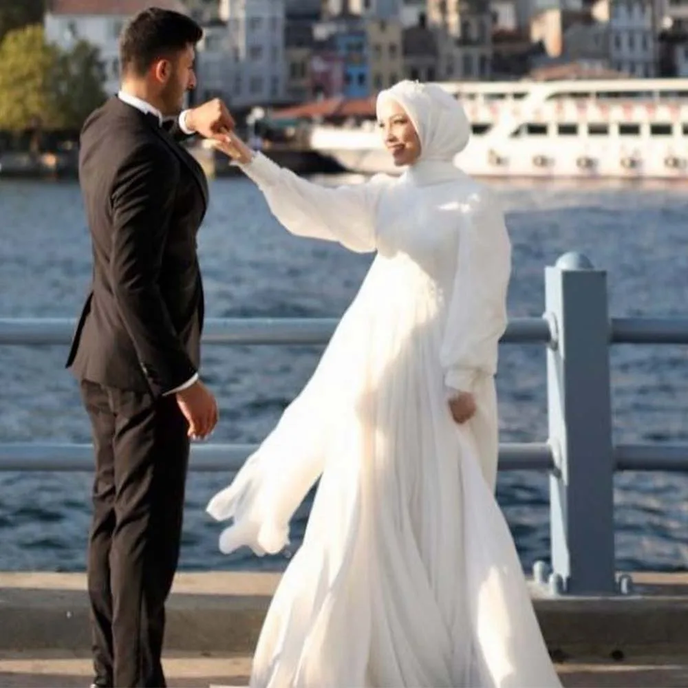 فساتين زفاف إسلامية رائعة مخصصة بياقة عالية عاجية على شكل حرف a 2025 تصميم جديد مزين بالساتان فستان العروس رداء de mariée