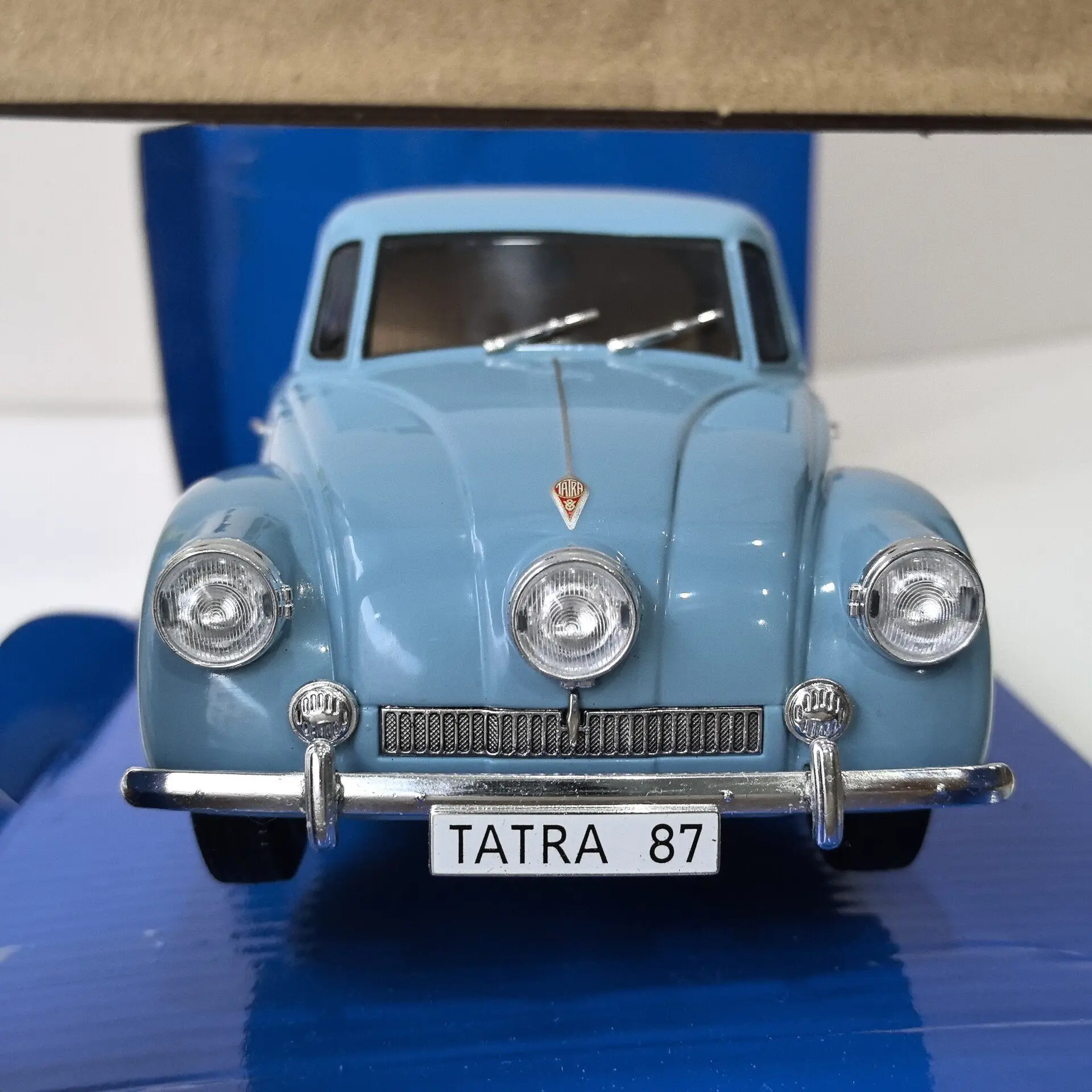 MCG Diecast 1/18 Scale TATRA 87 Vintage Car V7 Alloy Car Model view 5
