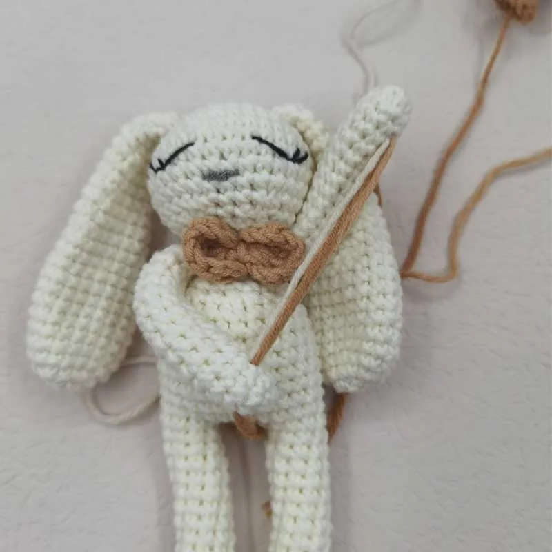 Jouet en peluche lapin au crochet fait à la main avec ballon, décoration de la maison et de la chambre des enfants, cadeaux d\'anniversaire, 15cm