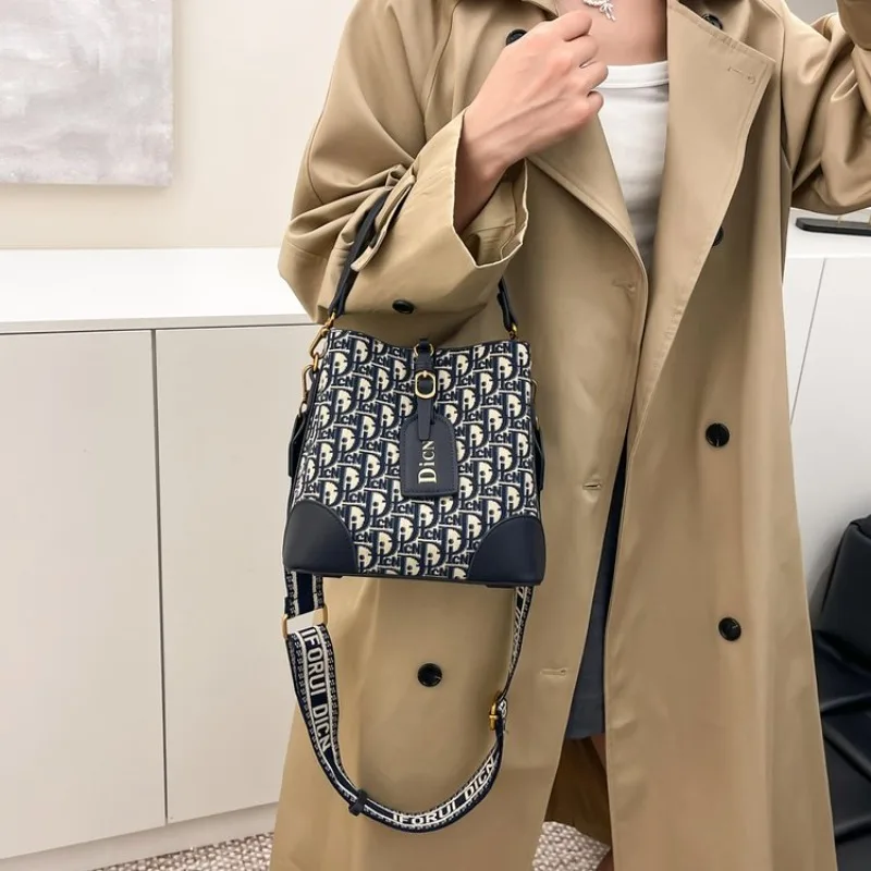 

Компактная сумка через плечо для зрелых женщин, регулируемый ремень, несколько способов, универсальная для различных типов тела и одежды