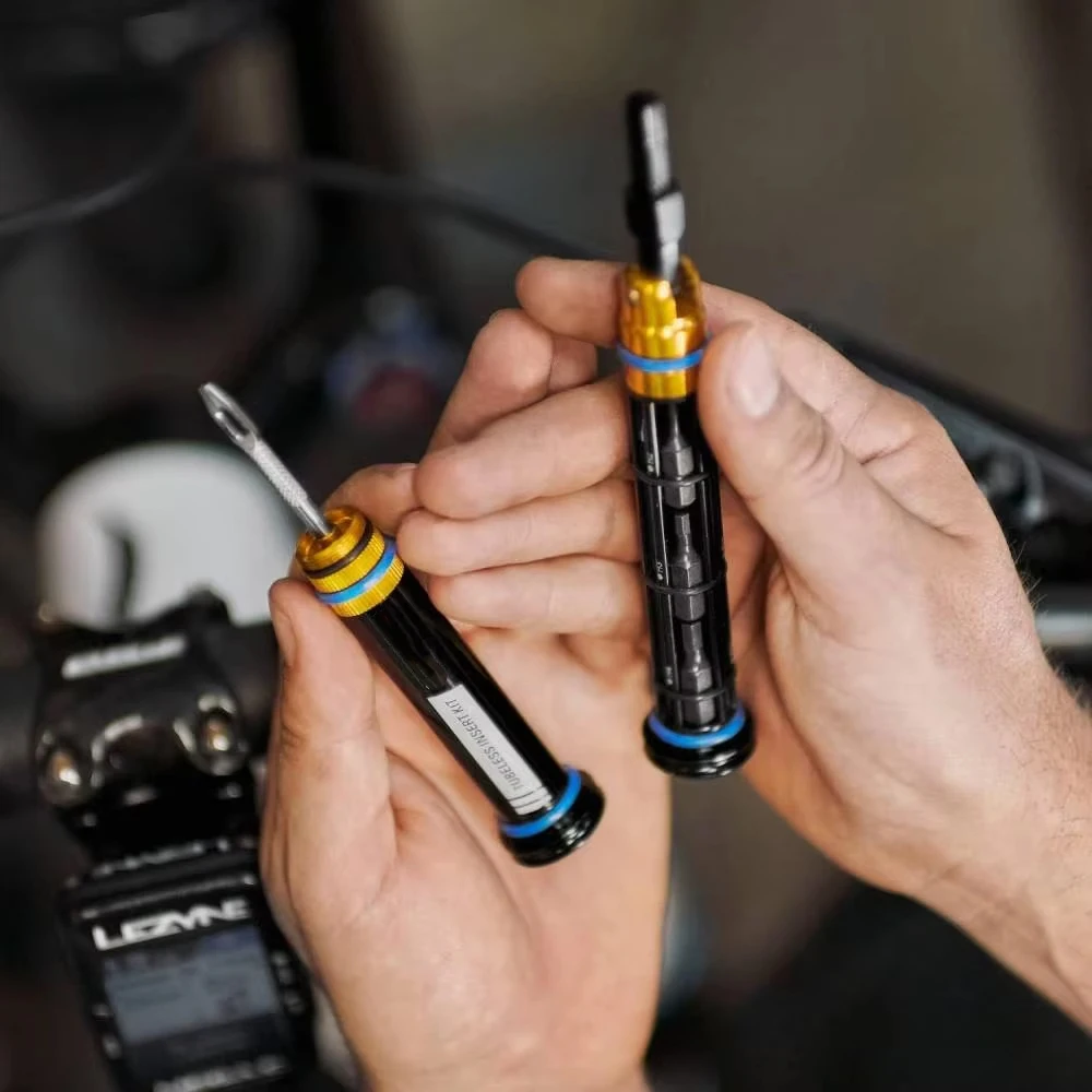 DUAL TUBELESS REPARATUR- UND WERKZEUGSET SCHWARZ – Detail 4
