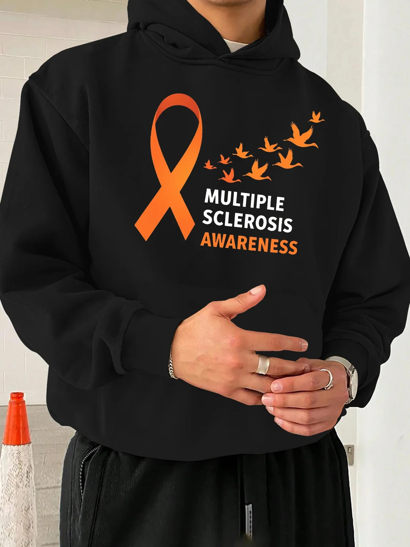 

Мужская толстовка с шарфом MS Awareness — одежда MS, бело-оранжевый дизайн MS, с белыми и оранжевыми буквами — для благотворительных мероприятий