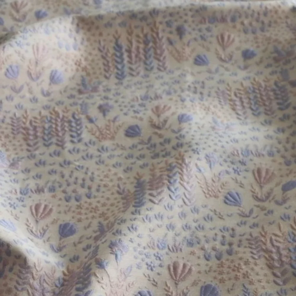 

Yarn Dyed Jacquard Fabric Light Cream Color Purple Pink Lovely Flower Plant Dress Windbreaker Fashion Diy Sewing Wholesale Cloth