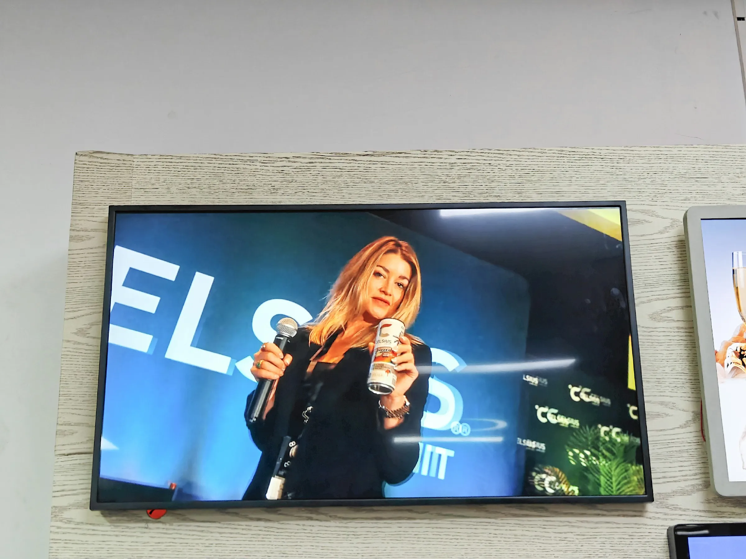VETO 43 55 Inch Slim Bezel Digital Signage 4K Advertising Player Ultra Thin Commercial Screen For Chain Store Supermarket