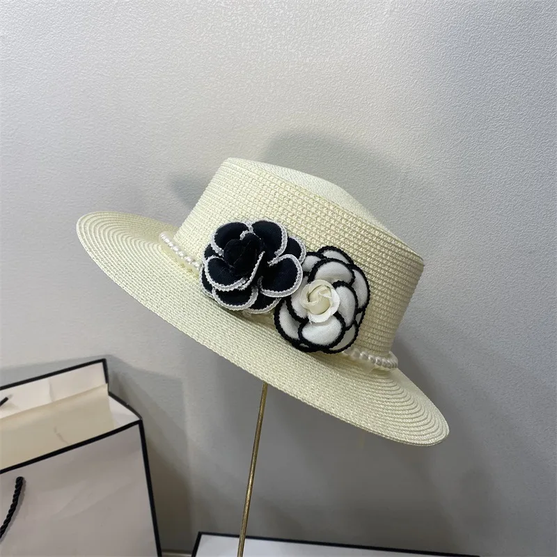 Spring and summer women\'s small fragrant wind pearl flat top hat flower fashion straw hat elegant Hepburn wind sun visor hat