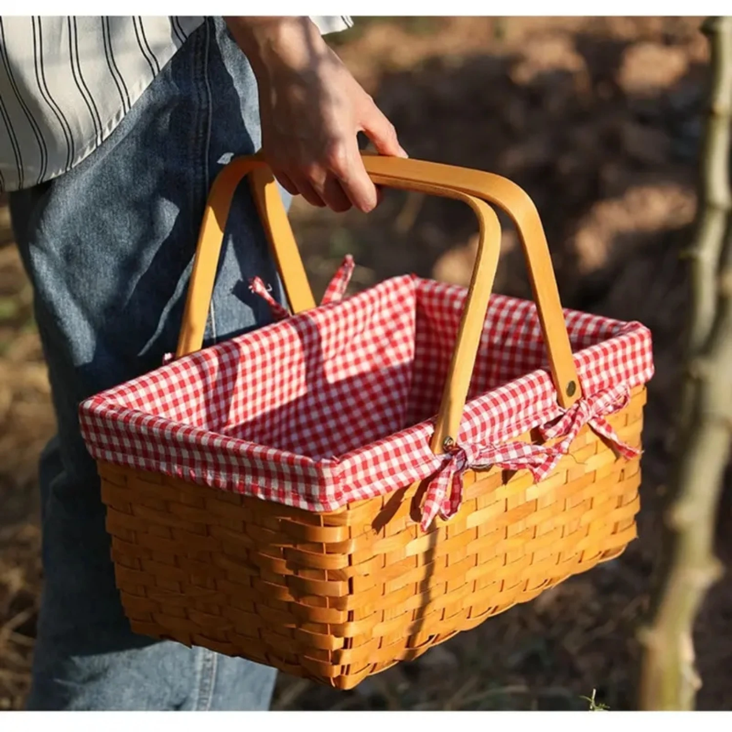 

1pc, Picnic Basket, Woven Natural Wood Chip Willow Basket, With Double Handles And Red And White Checkered Blanket Lining Woven