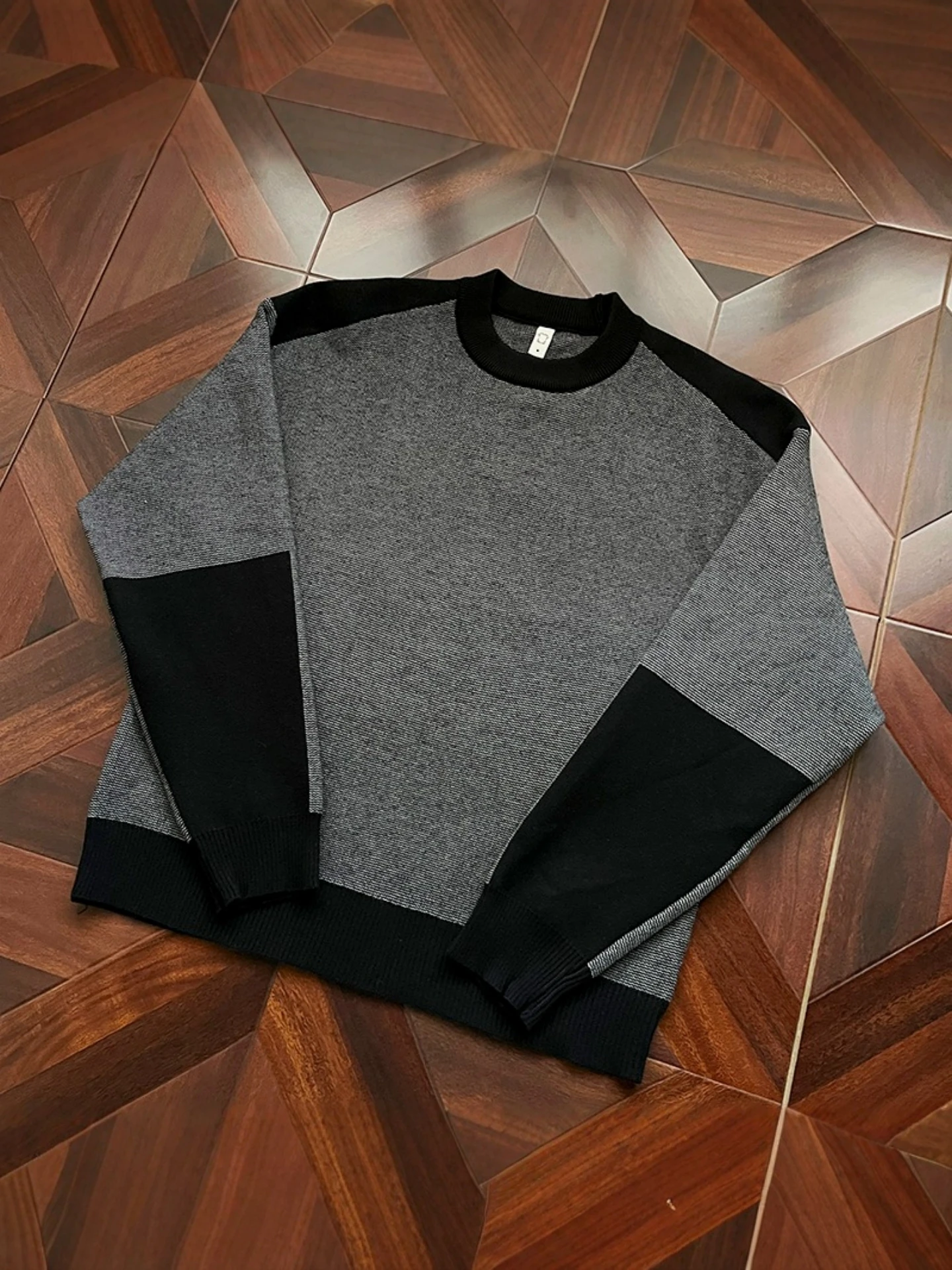 

Мужской вязаный свитер с круглым вырезом на осень-зиму: утепленный, модный, с цветовыми блоками, повседневный, удобный, дышащий топ