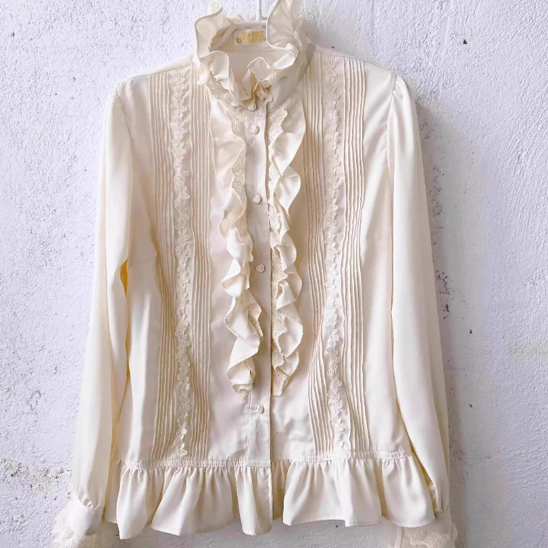 2025 خريف جديد الأبيض لوليتا قميص داخلي نسائي طويل الأكمام تصميم فرنسي الحلو كول الدانتيل مثير الجوف خارج قمصان فضفاضة السيدات