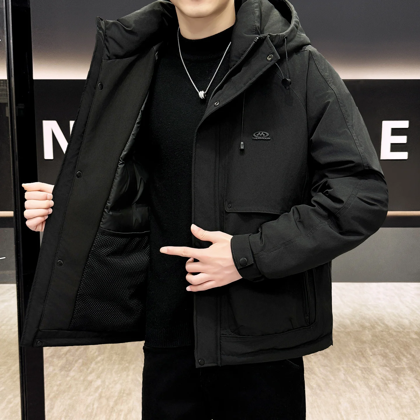 

2025 Winter New Men's down Jaet Casual Lightweight Warm Youth Outerwear Faionable Urban Sle Polyester Fiber Quilted Coat