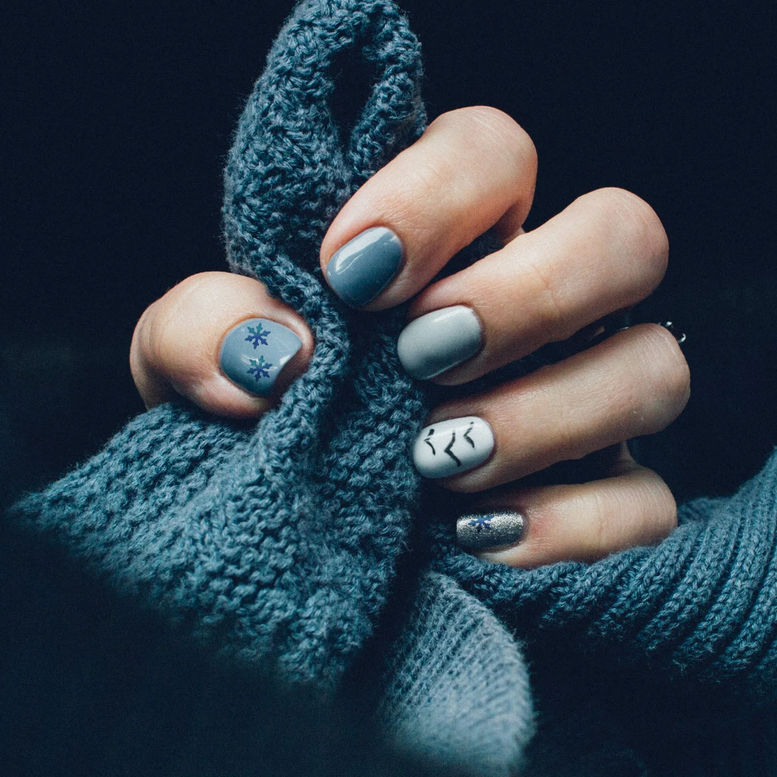 12 قطعة من ترتر الأظافر عالي الجودة بتصميم جميل ومتين وخفيف الوزن وفريد من نوعه لتزيين عيد الميلاد