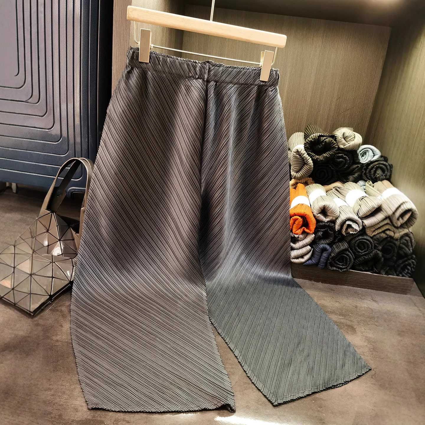 Miyake Summer New Japanese High-waisted Wide-leg Pants Female Pleated Design Sense of Hundred Solid Color Casual Pants Female